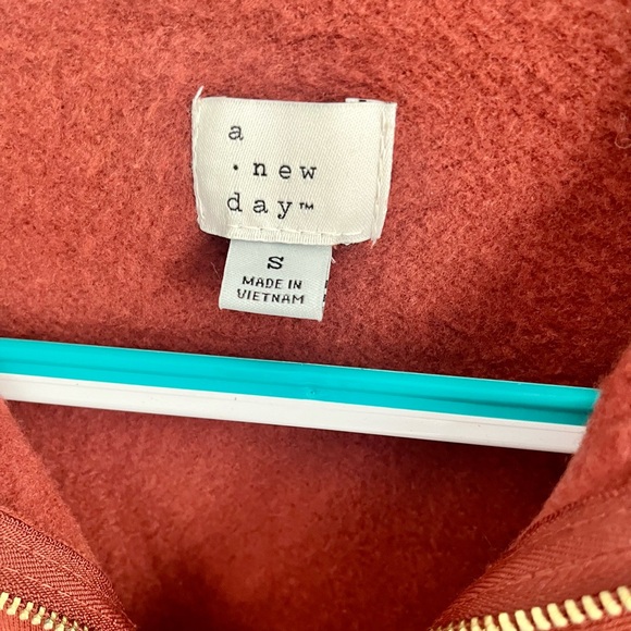 A New Day Rust Half Zip - Picture 4 of 4